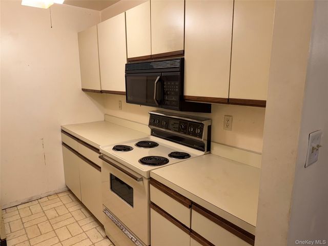 341 Woodland Court, Coram, NY 11727