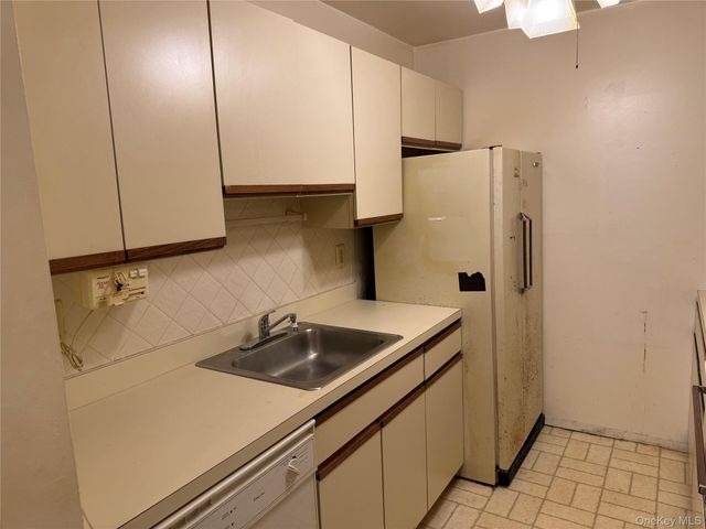 341 Woodland Court, Coram, NY 11727