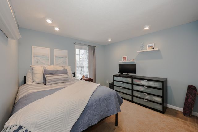 1 Greenfield Parkway, Bedford, NH 03110