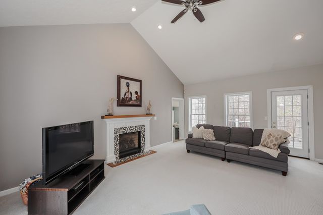 1 Greenfield Parkway, Bedford, NH 03110