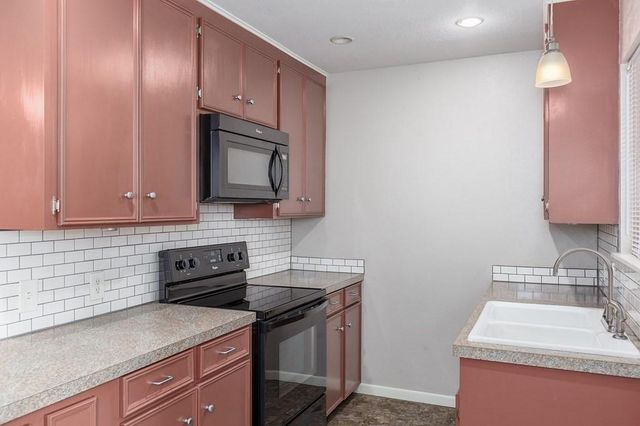 107 Eastwood Place, Lufkin, TX 75901