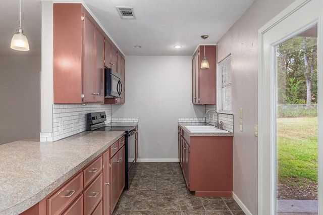 107 Eastwood Place, Lufkin, TX 75901