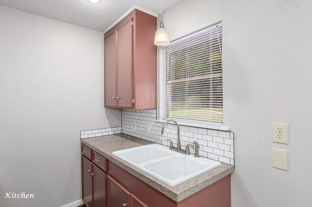 107 Eastwood Place, Lufkin, TX 75901