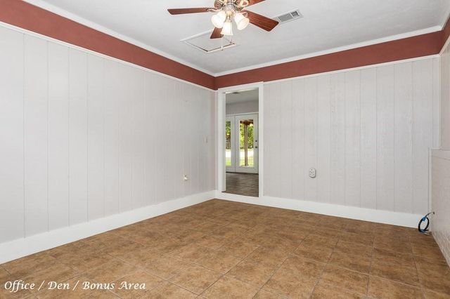 107 Eastwood Place, Lufkin, TX 75901