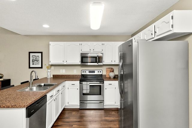 1400 S 52nd Street 33, West Des Moines, IA 50265