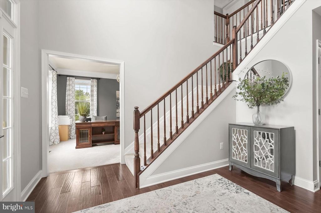 Image 3 of property listing at 5814 BELLANCA DR, Elkridge, MD 21075