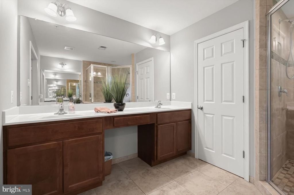 Image 32 of property listing at 5814 BELLANCA DR, Elkridge, MD 21075