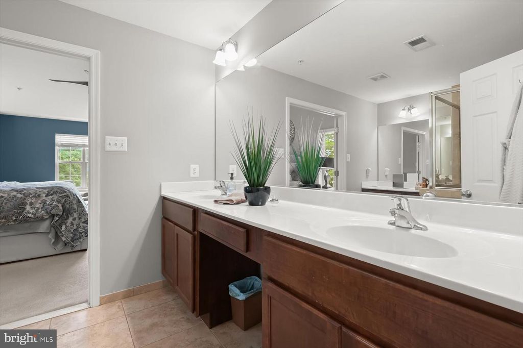 Image 34 of property listing at 5814 BELLANCA DR, Elkridge, MD 21075