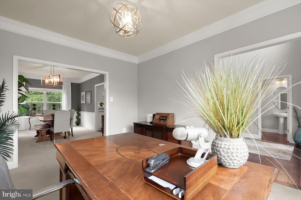 Image 7 of property listing at 5814 BELLANCA DR, Elkridge, MD 21075