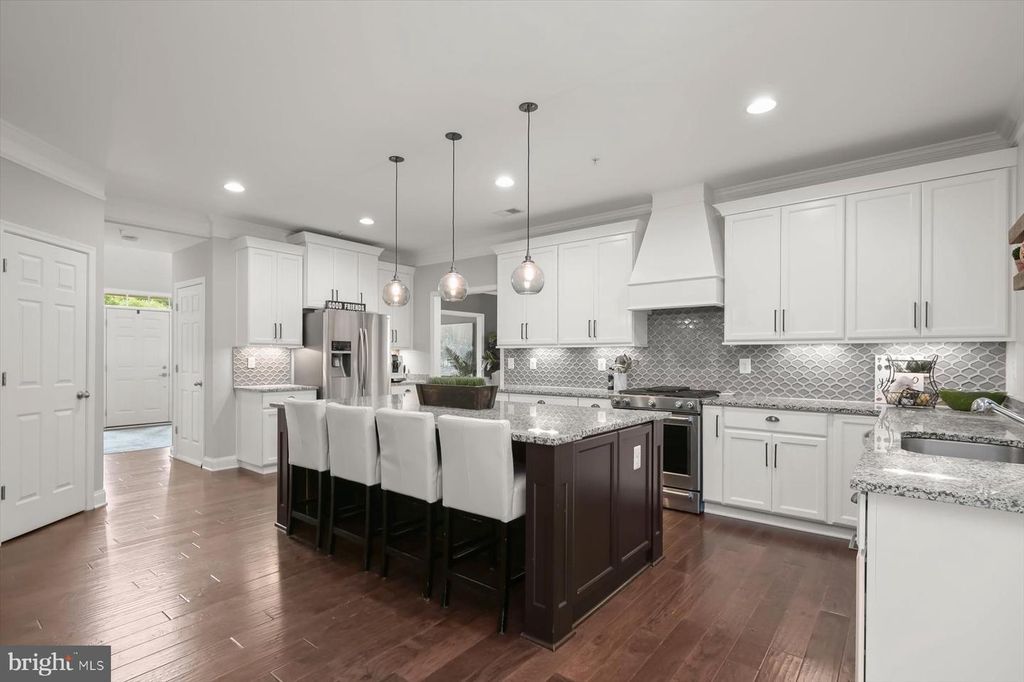Image 9 of property listing at 5814 BELLANCA DR, Elkridge, MD 21075