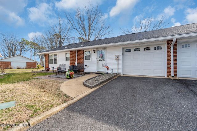 821B Balmoral Court, Lakewood, NJ 08701