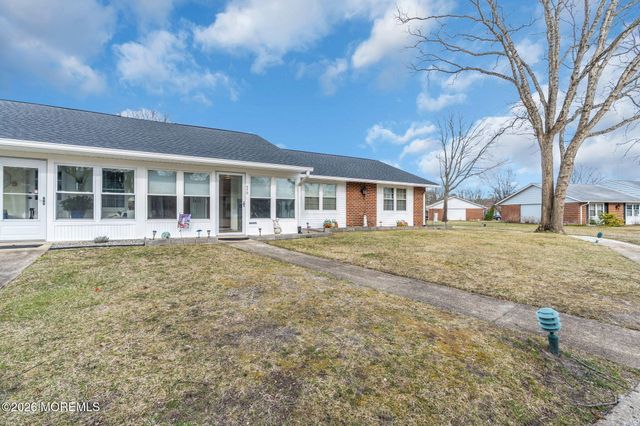 821B Balmoral Court, Lakewood, NJ 08701