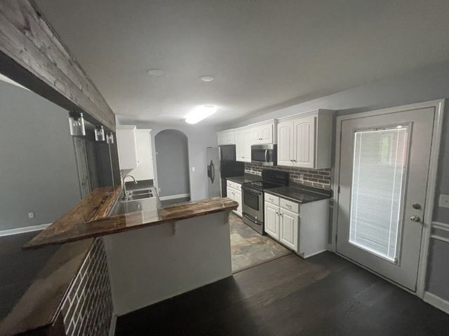 1601 Johnny Murphy Rd, Dothan, AL 36301