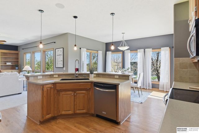 1911 Lakewood Drive, Papillion, NE 68046