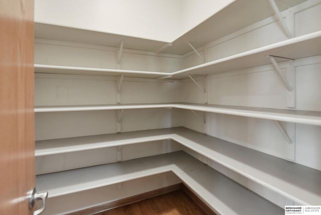 1911 Lakewood Drive, Papillion, NE 68046