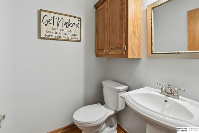 1911 Lakewood Drive, Papillion, NE 68046