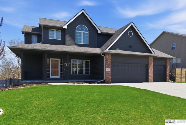 1911 Lakewood Drive, Papillion, NE 68046