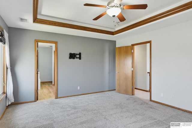 1911 Lakewood Drive, Papillion, NE 68046