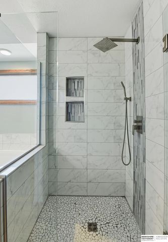 1911 Lakewood Drive, Papillion, NE 68046