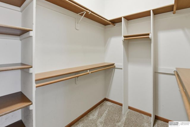 1911 Lakewood Drive, Papillion, NE 68046