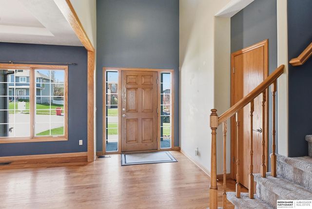 1911 Lakewood Drive, Papillion, NE 68046