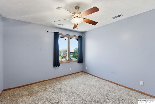 1911 Lakewood Drive, Papillion, NE 68046