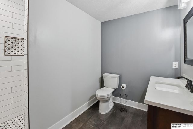 1911 Lakewood Drive, Papillion, NE 68046