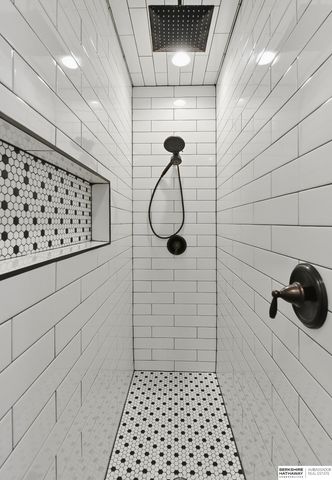 1911 Lakewood Drive, Papillion, NE 68046