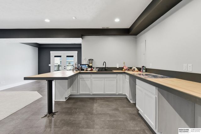 1911 Lakewood Drive, Papillion, NE 68046