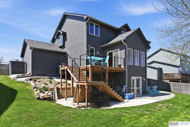 1911 Lakewood Drive, Papillion, NE 68046