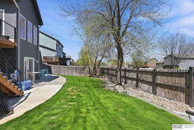 1911 Lakewood Drive, Papillion, NE 68046