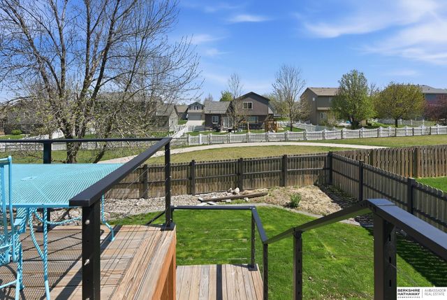 1911 Lakewood Drive, Papillion, NE 68046