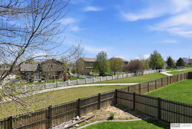 1911 Lakewood Drive, Papillion, NE 68046