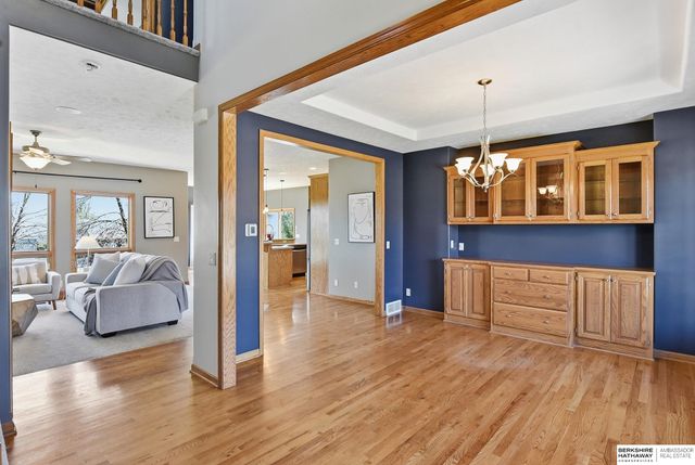 1911 Lakewood Drive, Papillion, NE 68046