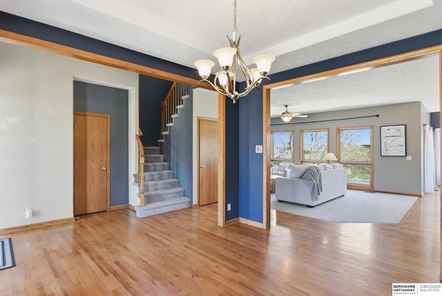 1911 Lakewood Drive, Papillion, NE 68046