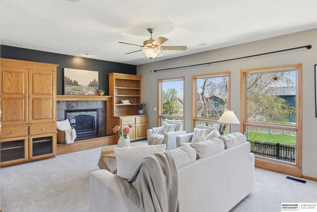 1911 Lakewood Drive, Papillion, NE 68046