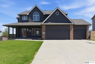 1911 Lakewood Drive, Papillion, NE 68046