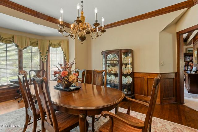 6 Pond Side Drive, Jackson, MS 39211