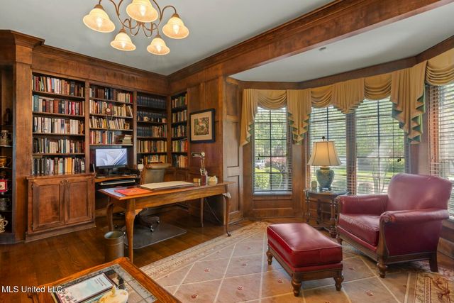6 Pond Side Drive, Jackson, MS 39211
