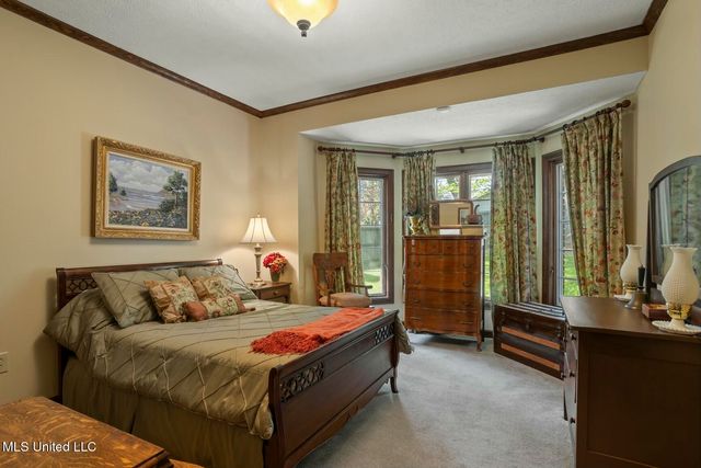 6 Pond Side Drive, Jackson, MS 39211