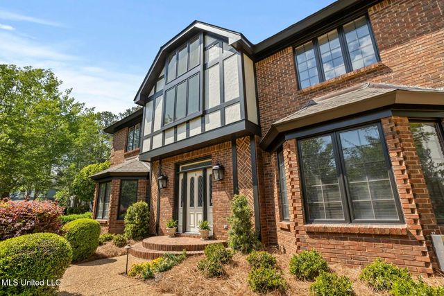 6 Pond Side Drive, Jackson, MS 39211