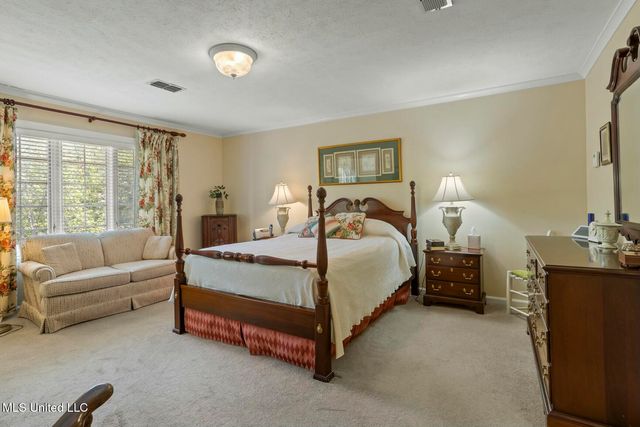 6 Pond Side Drive, Jackson, MS 39211