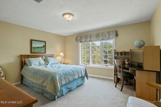 6 Pond Side Drive, Jackson, MS 39211