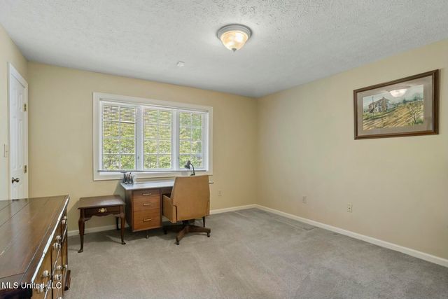 6 Pond Side Drive, Jackson, MS 39211