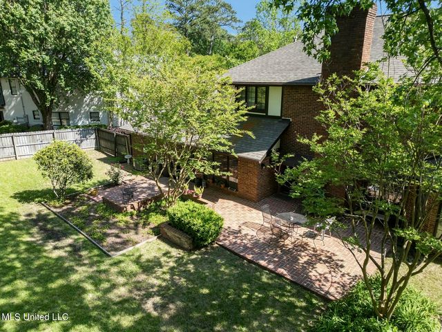6 Pond Side Drive, Jackson, MS 39211