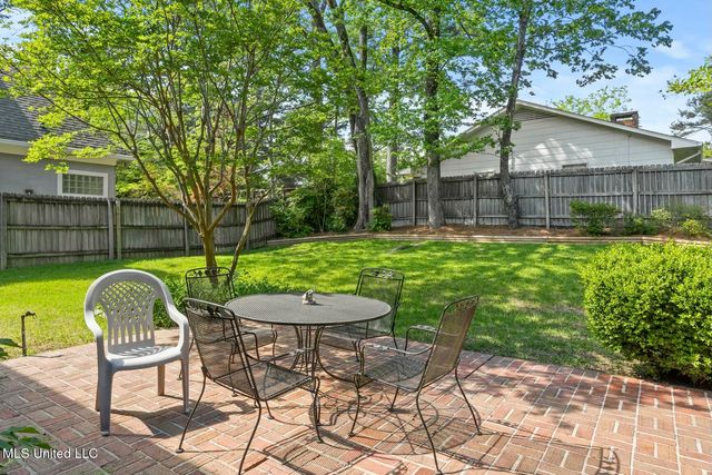 6 Pond Side Drive, Jackson, MS 39211