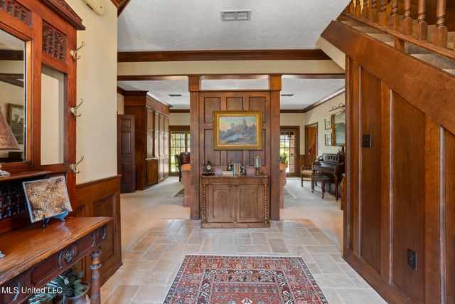 6 Pond Side Drive, Jackson, MS 39211
