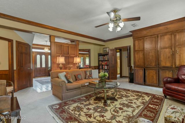 6 Pond Side Drive, Jackson, MS 39211