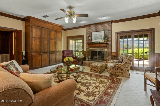 6 Pond Side Drive, Jackson, MS 39211