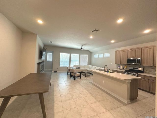 7911 Winterfell, San Antonio, TX 78249